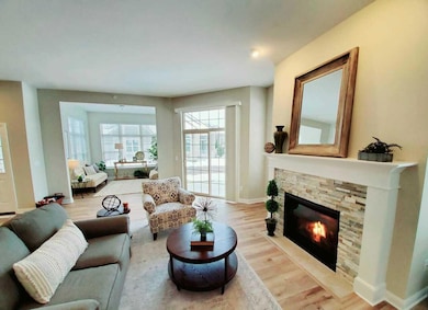 847 N Verona Cir unit 6, Grafton, WI 53024 - photo 4