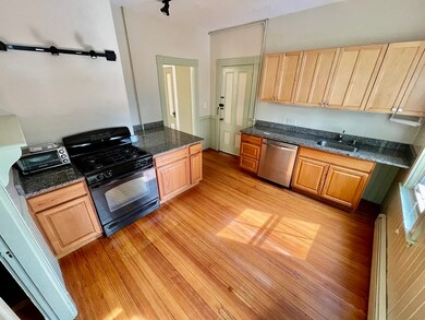 24 Norris St unit 4, Cambridge, MA 02140 - photo 2