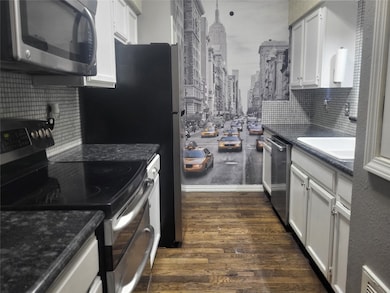 17583 Red Oak Dr unit 7583, Houston, TX 77090 - photo 2