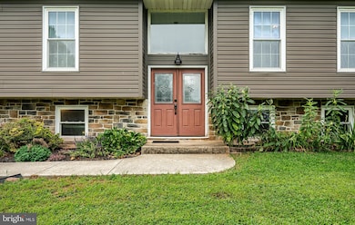 587 Kemp Rd, Pottstown, PA 19465 - photo 2