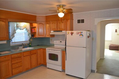 103 Monroe St, Reading, PA 19605 - photo 4