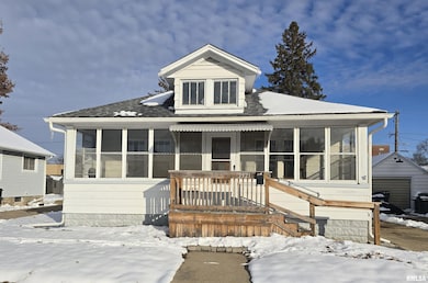 1321 Center St, Pekin, IL 61554 - photo 2