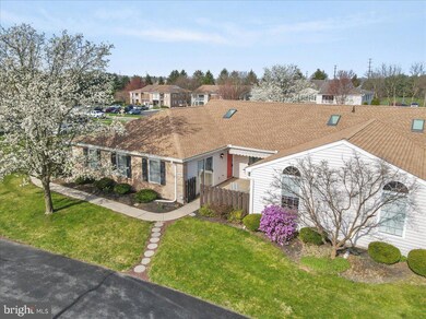 5822 Burning Tree Ln, Macungie, PA 18062 - photo 2