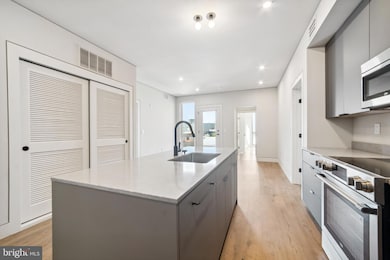 1408 E Oxford St, Philadelphia, PA 19125 - photo 5