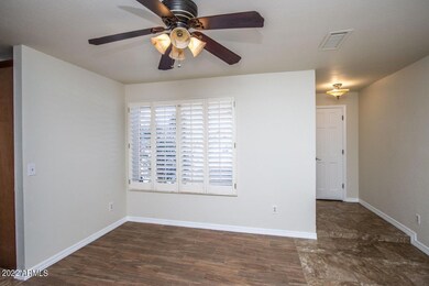 Entry & flex room