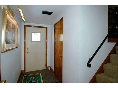 Entry/Foyer.