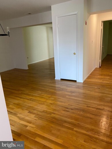 901 Silver Ct, Hamilton Square, NJ 08690 - photo 2