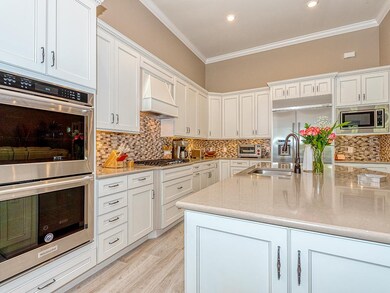 GOURMET KITCHEN