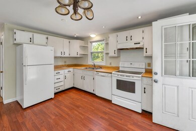 21 High St, Stratham, NH 03885 - photo 6