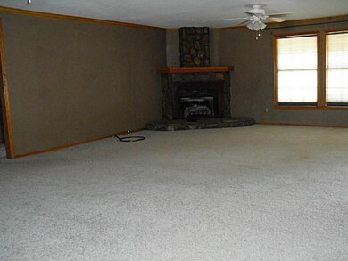 19630 Meadows Dr, Tecumseh, OK 74873 - photo 2