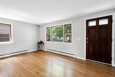 27 Delmore St, Springfield, MA 01109 - photo 4