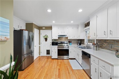Kitchen with pantry and newer appliances that conv
