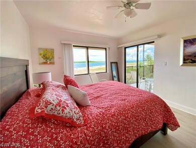 MAIN BEDROOM WITH WALK-IN CLOSET AND PRIVATE BATHR