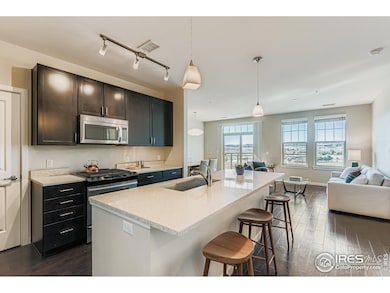 Kitchen w/Island Quartz Countertops