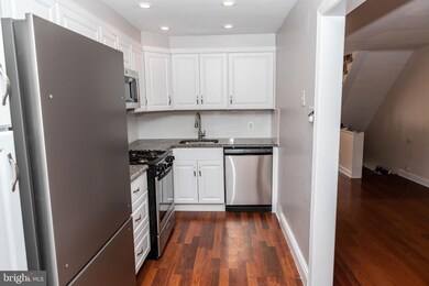 1045 Cedarwood Rd, Glenolden, PA 19036 - photo 4