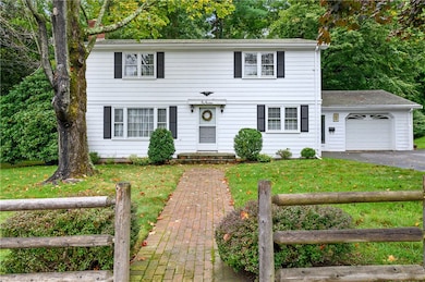 519 Mendon Rd, Woonsocket, RI 02895 - photo 2