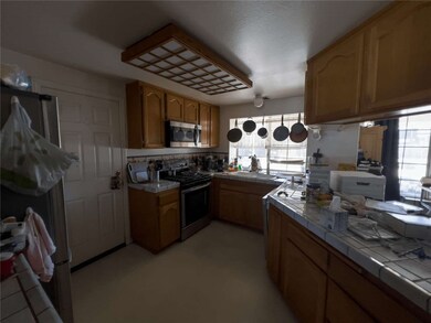 17029 Crestview Dr, Victorville, CA 92395 - photo 2