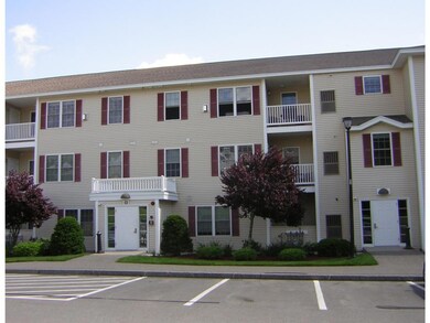 18 Crestview Cir unit 198, Londonderry, NH 03053 - photo 2