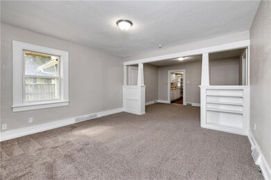 2330 SW 9th St, Des Moines, IA 50315 - photo 5