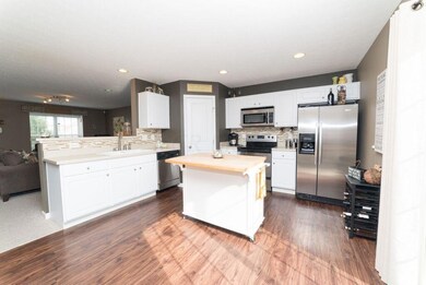 Kitchen w/Island