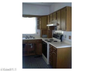 3730 Pembroke Terrace, High Point, NC 27265 - photo 3