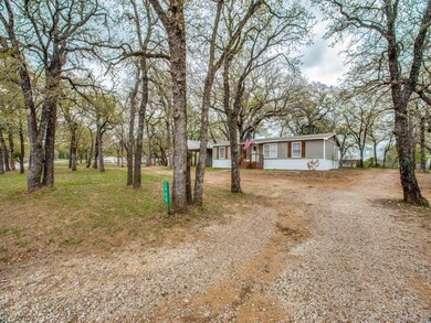 2908 Rolling Oaks Dr, Cleburne, TX 76031 - photo 2