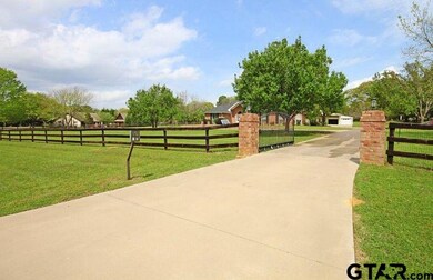 812 812 Jeff Davis, Tyler, TX 75703 - photo 2