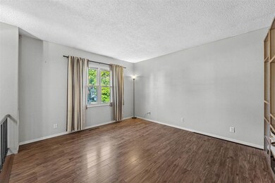 3139 Stratford Ln SW, Cedar Rapids, IA 52404 - photo 3