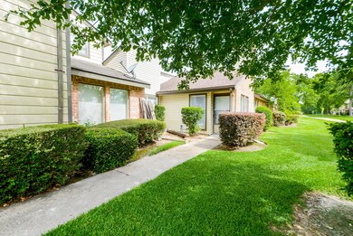 7830 Green Lawn Dr unit 7830, Houston, TX 77088 - photo 2