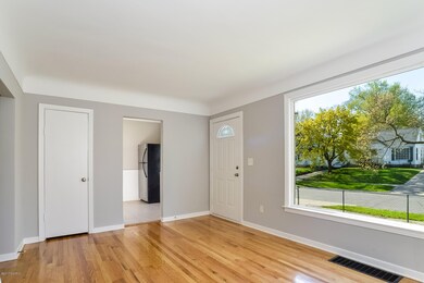 006-Living_Room-4043187-medium