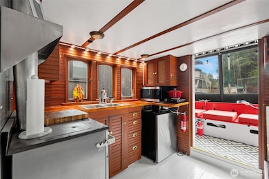 Kitchen Flows to Outdoor Seating