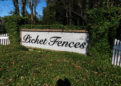 02 - Picket Fences