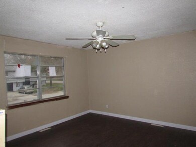 402 S Franklin St, Spring Hill, KS 66083 - photo 4