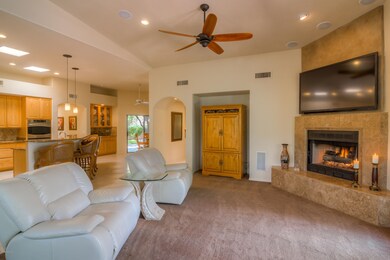 10 Living Room photo b