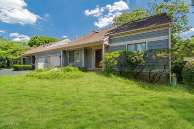 525 W Lyon Farm Dr unit 525, Greenwich, CT 06831 - photo 3