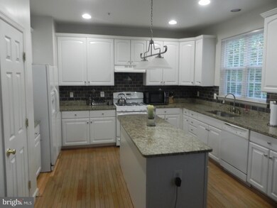 8800 Sumner Grove Dr, Laurel, MD 20708 - photo 4