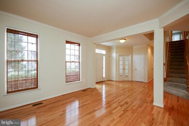 2817 Burrough Hill Ln, Woodbridge, VA 22191 - photo 4
