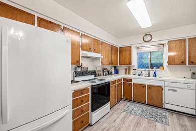 330 SW K St, Grants Pass, OR 97526 - photo 7