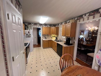 409 Colonial Dr, Greenwood, SC 29649 - photo 7