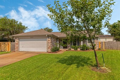 4016 Spring Brook Ct, Pearland, TX 77584 - photo 2