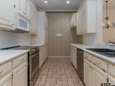 1259 1259 Quinby Ln, Tyler, TX 75701 - photo 6