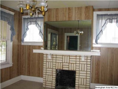 Livingroom with Fireplace