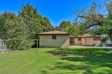 1303 Hillcrest Blvd, Gainesville, TX 76240 - photo 6