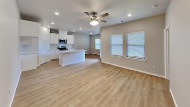 6913 Labelle Dr, Warr Acres, OK 73132 - photo 5