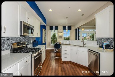 25237 Laureldale Terrace unit 2B2, Chantilly, VA 20152 - photo 2