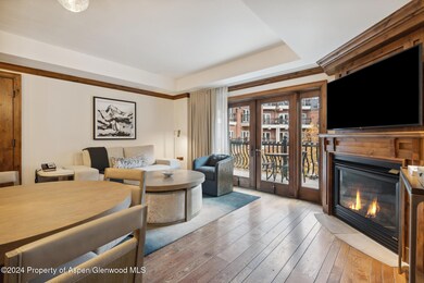 10BLivingRoomFireplace