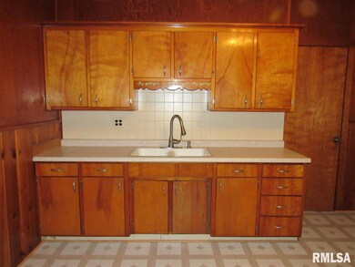 2148 W 2nd St, Davenport, IA 52802 - photo 3