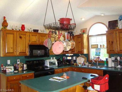 1318 Twin Creek Rd, Asheboro, NC 27205 - photo 4