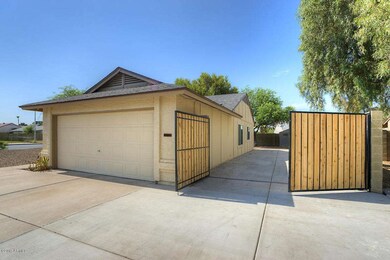 5524 W Elgin