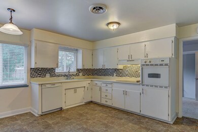 2001SycamoreDrive_013